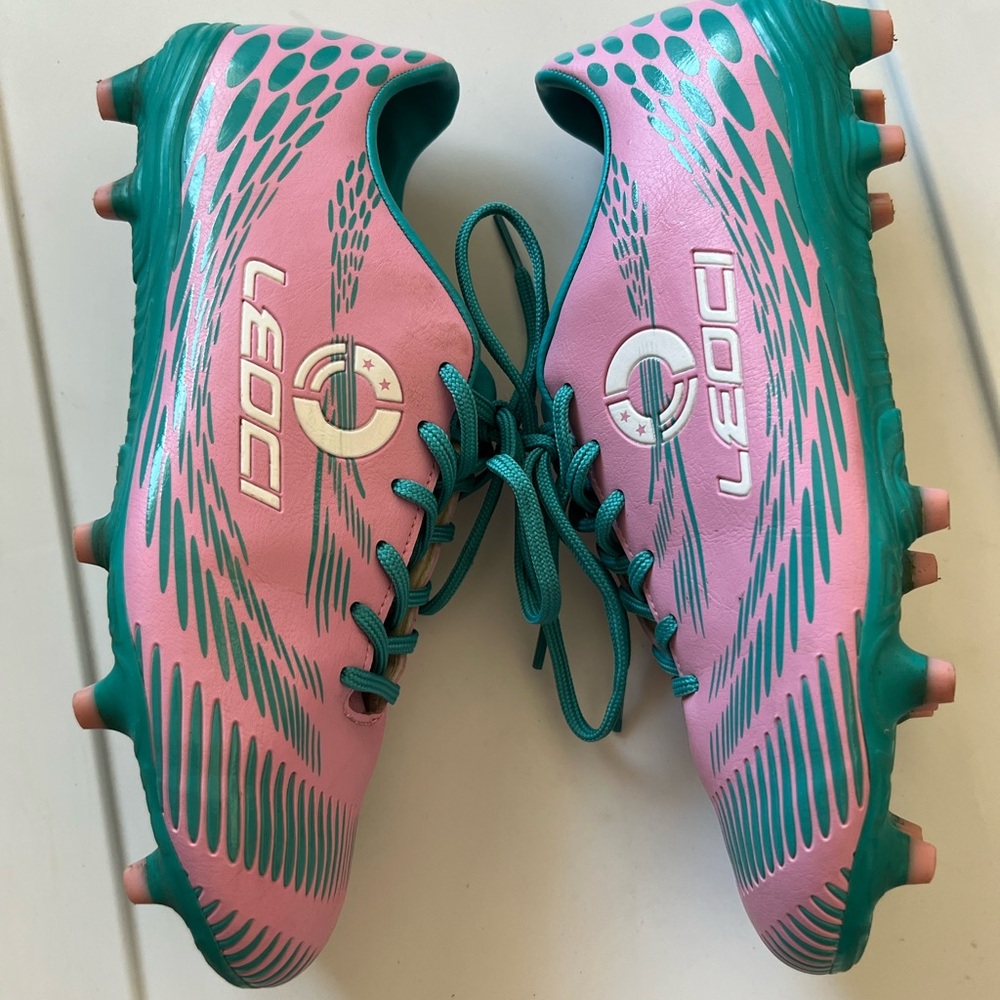 LEDCI cleats